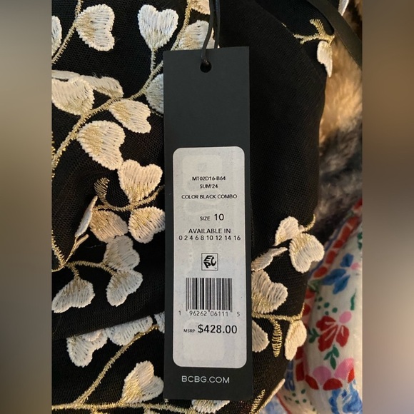 BCBG MaxAzria Black and White Asymmetrical
High-Low gorgeous prom ore eve dress. - Picture 2 of 7